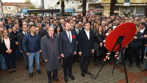 BAŞKAN UTKU GÜMRÜKÇÜ ATATÜRK ANITINA ÇELENK SUNDU 