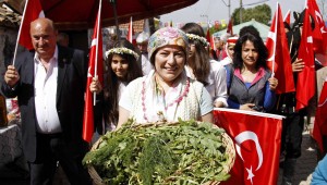 Buca'da Neşeli Otlar Festivali